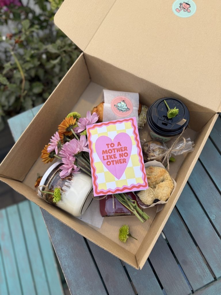 Caja de desayuno personalizada por el Día de la Madre